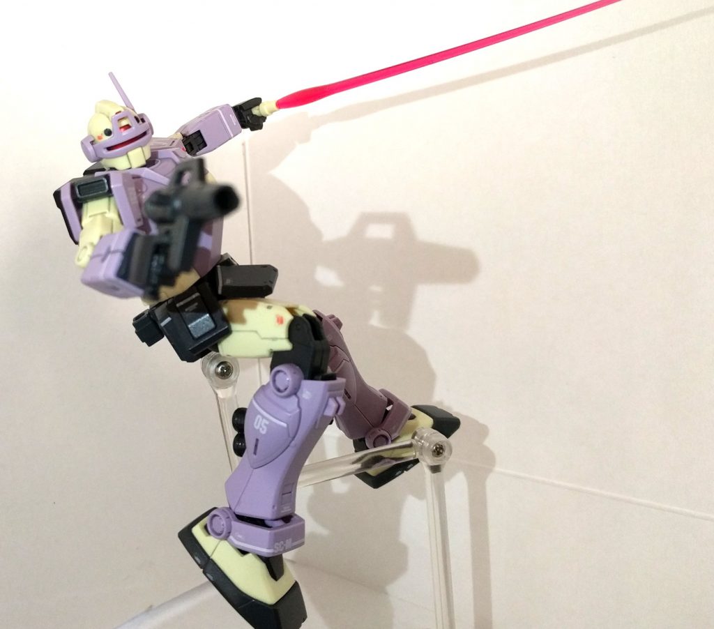 これまでと同様の可動域は健在、むしろシンプルな武装しか無い為、動かし易くカッコいいポーズもとらせやすい気がしました