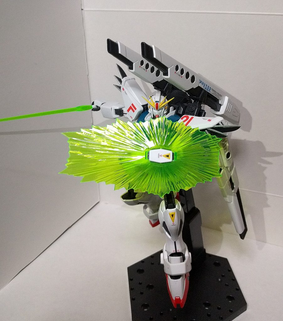 元のキットのパーツが全て付属している為、武装も全て入ってました