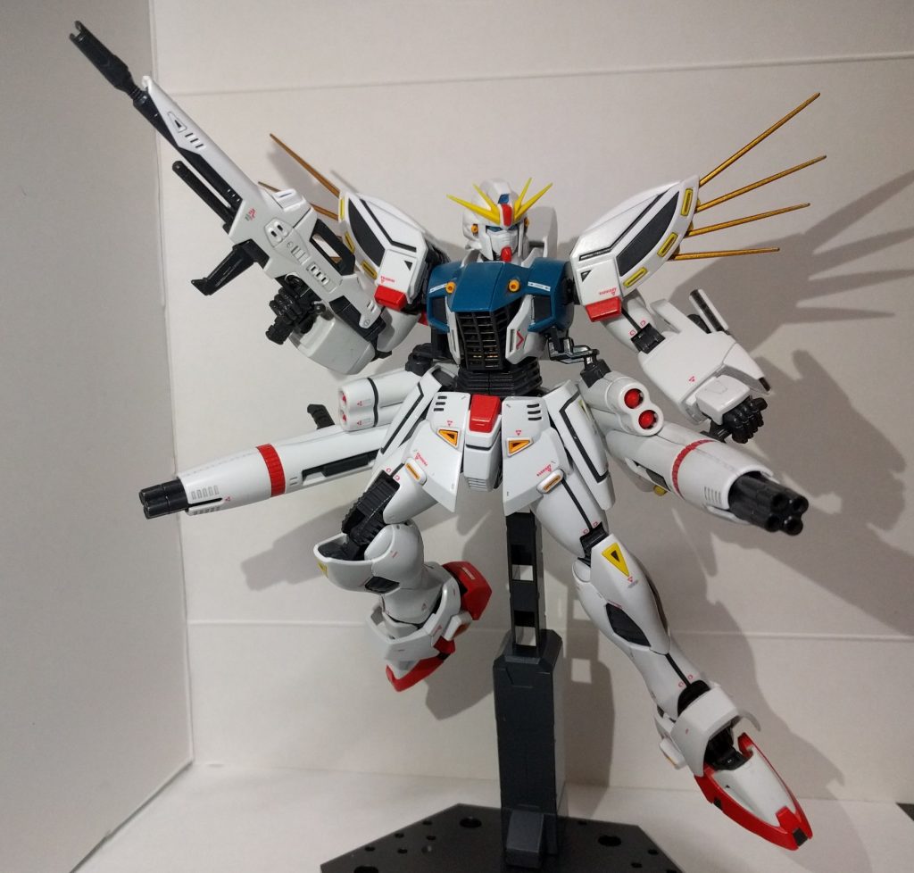 以上、F91バックキャノン装着型でした
プロポーションも良く色分けも良く出来ていて、特徴的なパーツがしっかり再現されている良いキットだと思いました