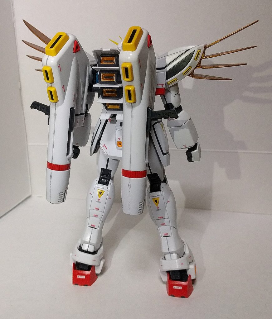 基本的にはF91ver2.0と変わらない作りですが特徴的な肩アーマーやバックキャノンが新規パーツで再現されています