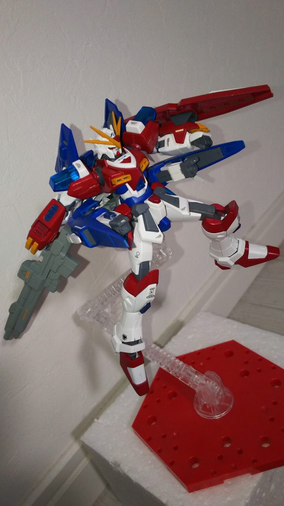 腰部ブースターは、高威力のビームランチャーになっています。