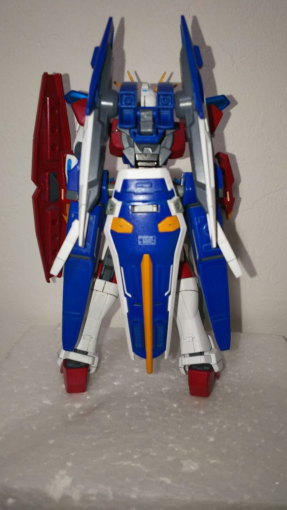 ビームサーベルはネオジム磁石を仕込み、腰部ブースターに貼付したメタルシールで取付け。
ストライクのシールドの裏に、ビルダーズパーツのスラスターを取付け。