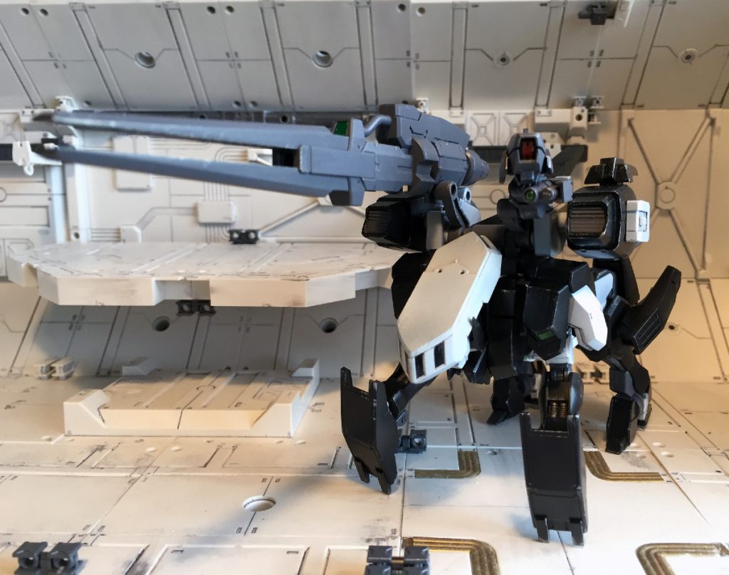 重力下ではスラスターのみで射撃の反動を相殺するのは難しいため、最大出力でのレールガン使用時は砲撃モードへの変形が推奨される。また、前述のスラスターの追加により発射後の回避機動にとどまらず、高速走行モードとしても機能するように調整されている。

鉄華団による革命が成功し、戦力が充実した暁にはこの姿に改修される予定だったとも言われるが、フラウロスはアリアンロッドとの全面戦闘の際に撃破されており、この仕様に改修されることはなかった。そのため、独自の型式番号は与えられておらず、「ガンダムフラウロスⅡ」とだけ呼ばれている。
【以上妄想設定終わり】