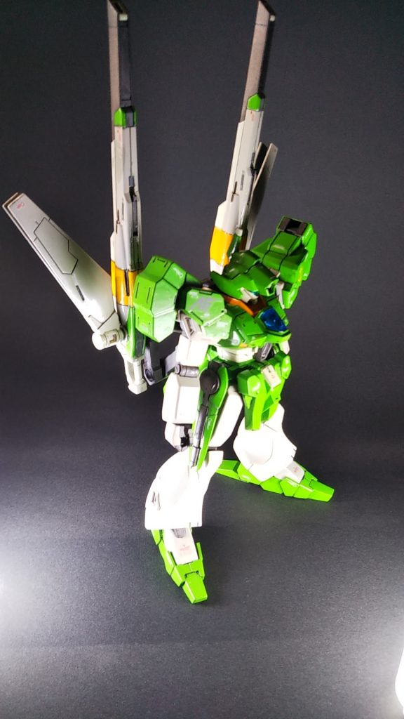 キットの持ち味を維持しつつ、メカらしさをストレート組でも発揮できるよう、配色は注意しました。