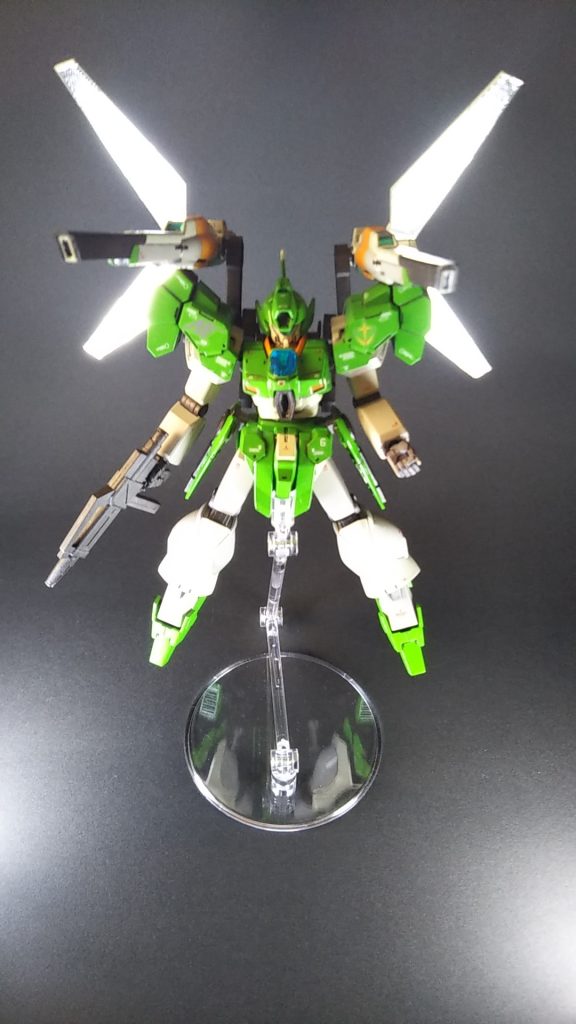 この画像は苦心しました。ミラーフィニッシュを使用したのはこのためです。照明との兼ね合いでここまで出来ると感無量。