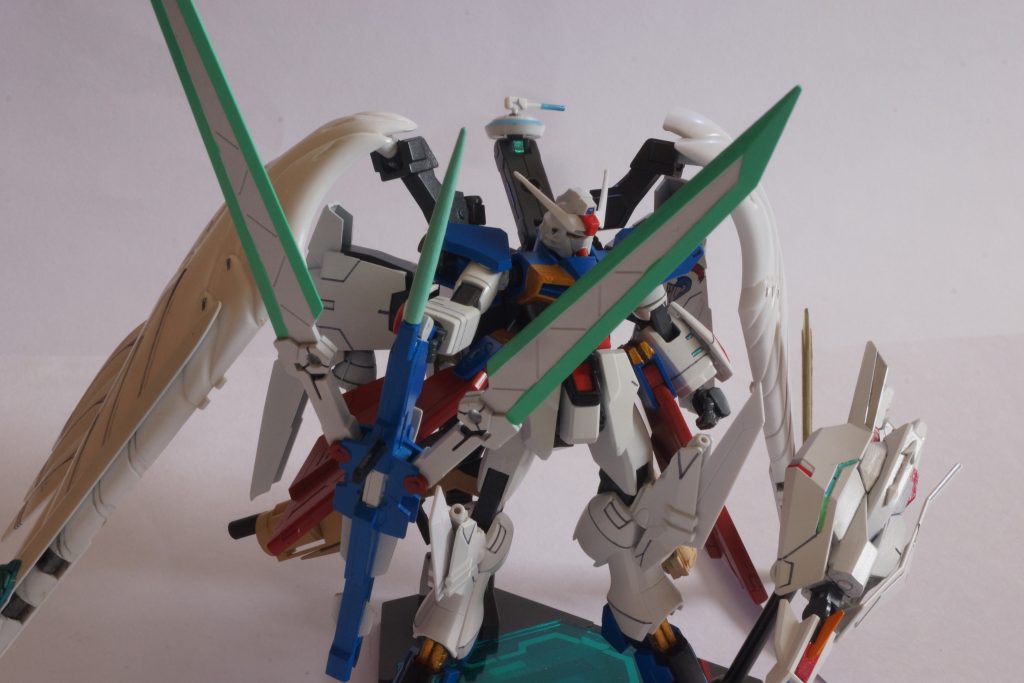 ソニックトライデントです。ガンダムビルドファイターズA-R5巻表紙のアメストが、ライフル後ろのアーチを持っていて「なるほど!そこ持つのアリか!」と思ったので、トライデントにしました!