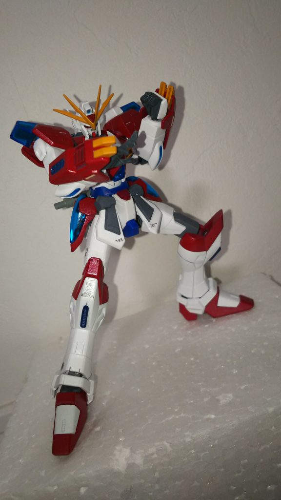 元がカミキバーニングとスターバーニングなので格闘もいけそうですね。
バックパックと腰部ブースターを外すと可動範囲がめっちゃ増えます。