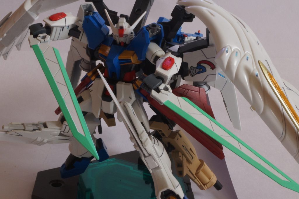 シグルブレイドです。刃が緑色の剣を装備したいな~と思い、シグル素材だということに。