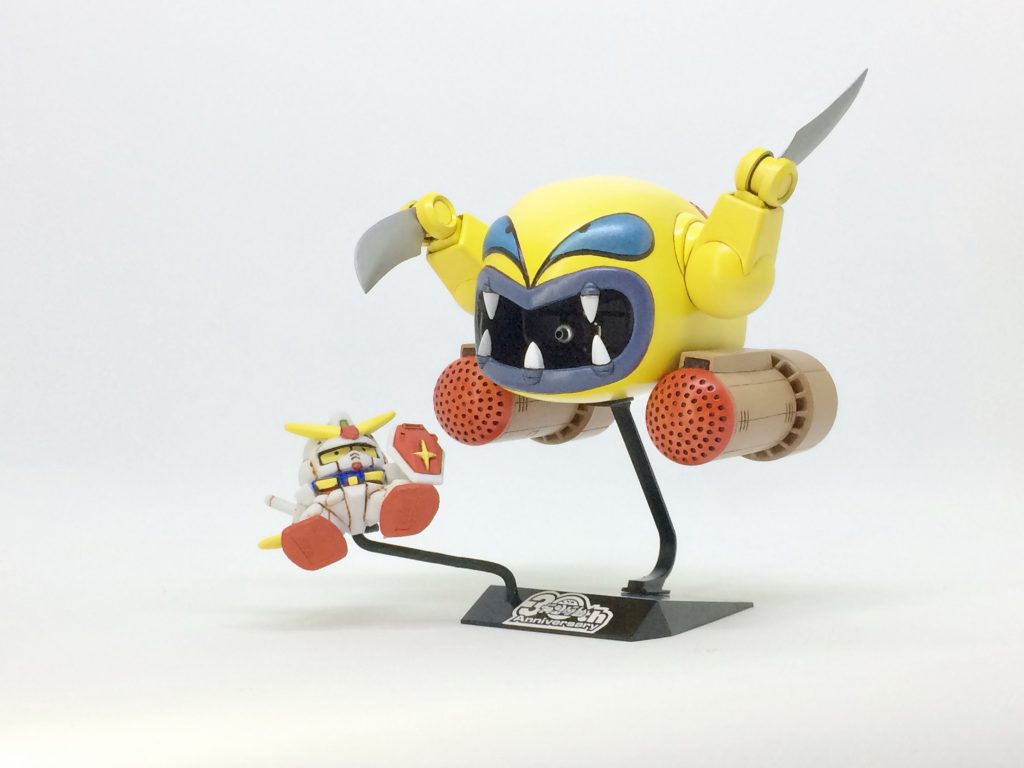 目とヒートナタはガンダムマーカーを筆で塗り、他の差し色はファレホを筆で塗りました。