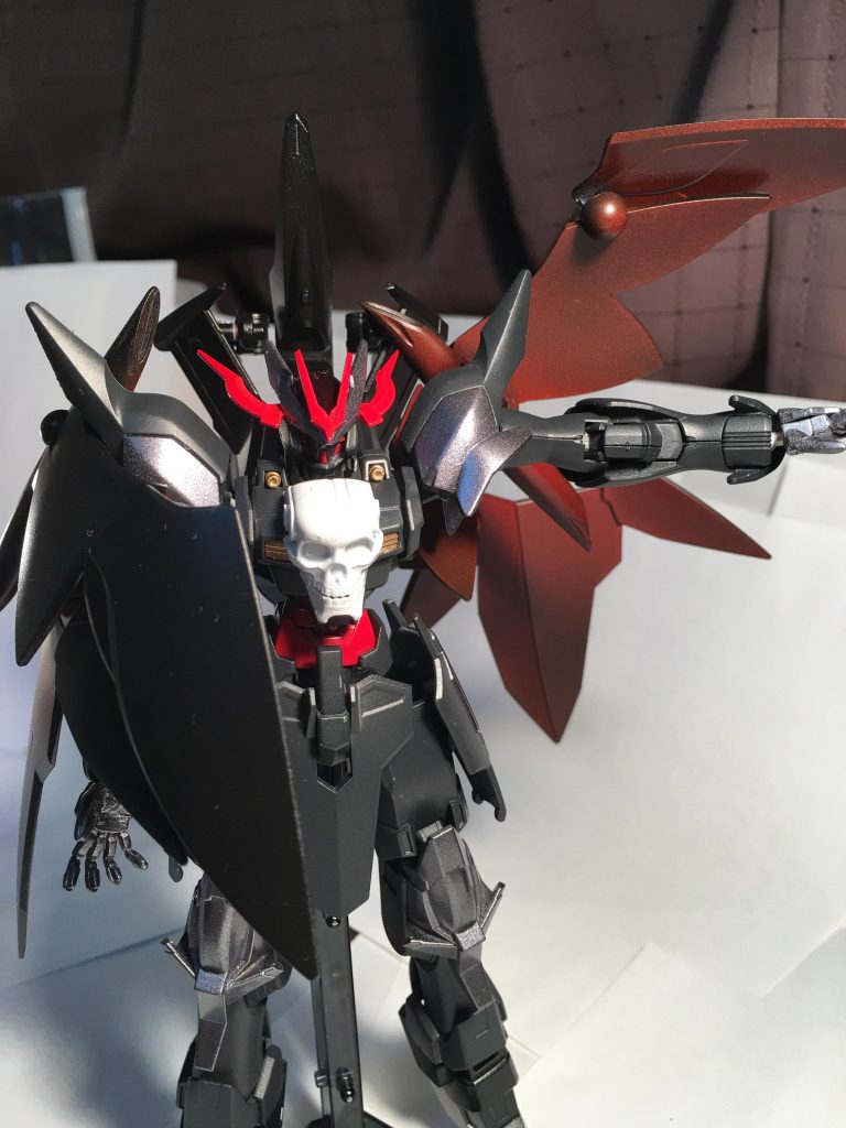 羽はマント状になりフルクロス的な感じになります。
外は黒、内側は赤で一応塗り分けてます。