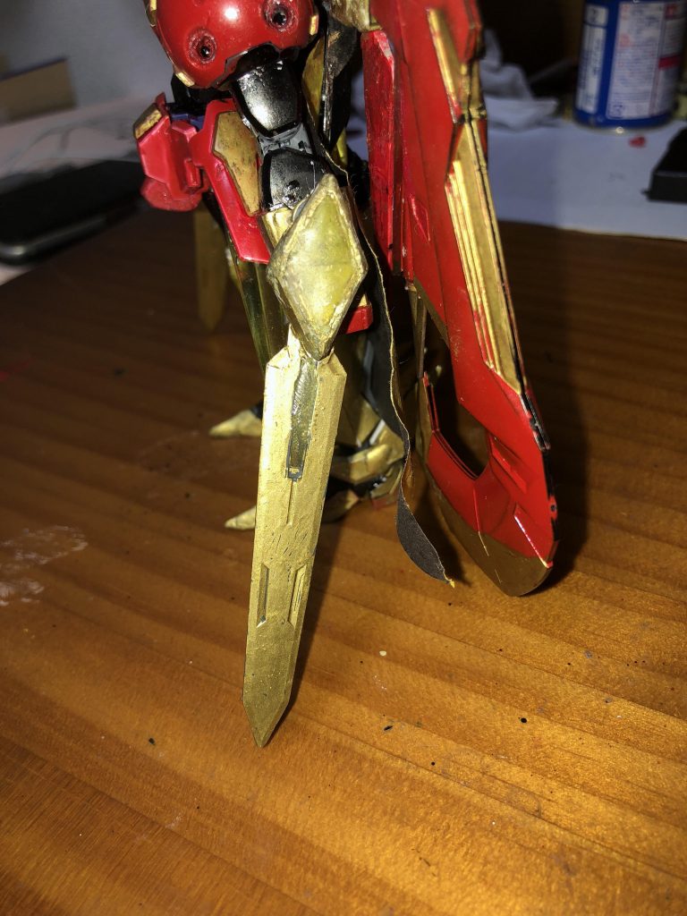 次は拳のみだと寂しかったので、左右腕それぞれに大剣を付けました。