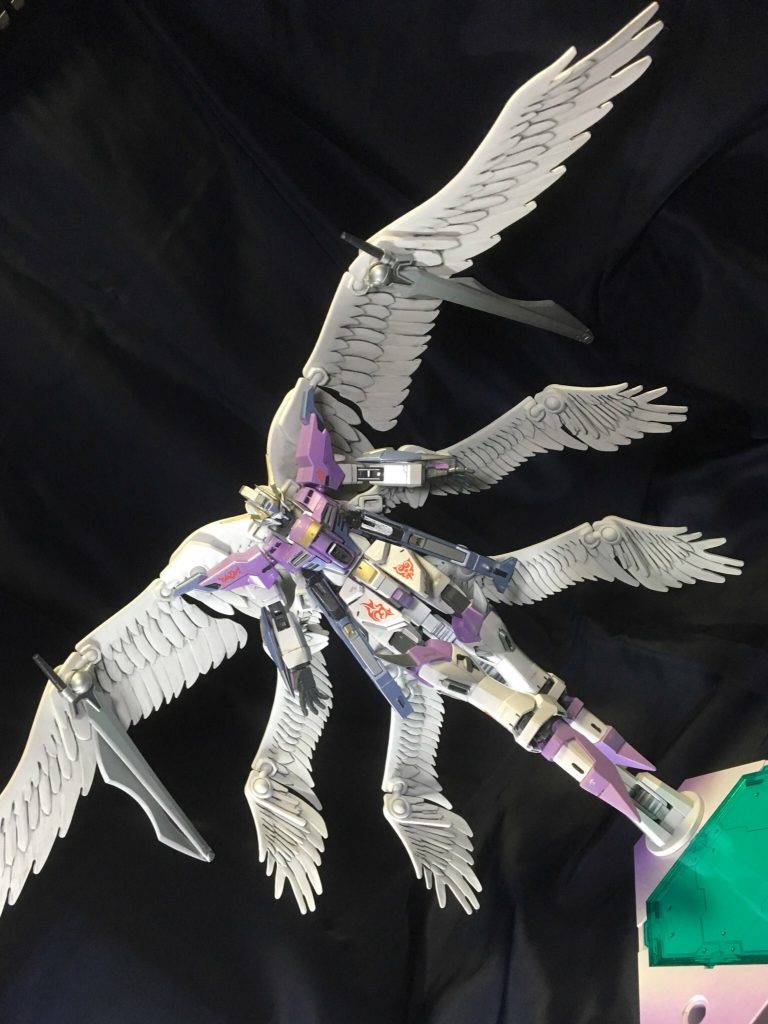 前から〜♪
羽根を広げると大分幅をとりますね(;^_^A
6枚羽の天使っぽく♪