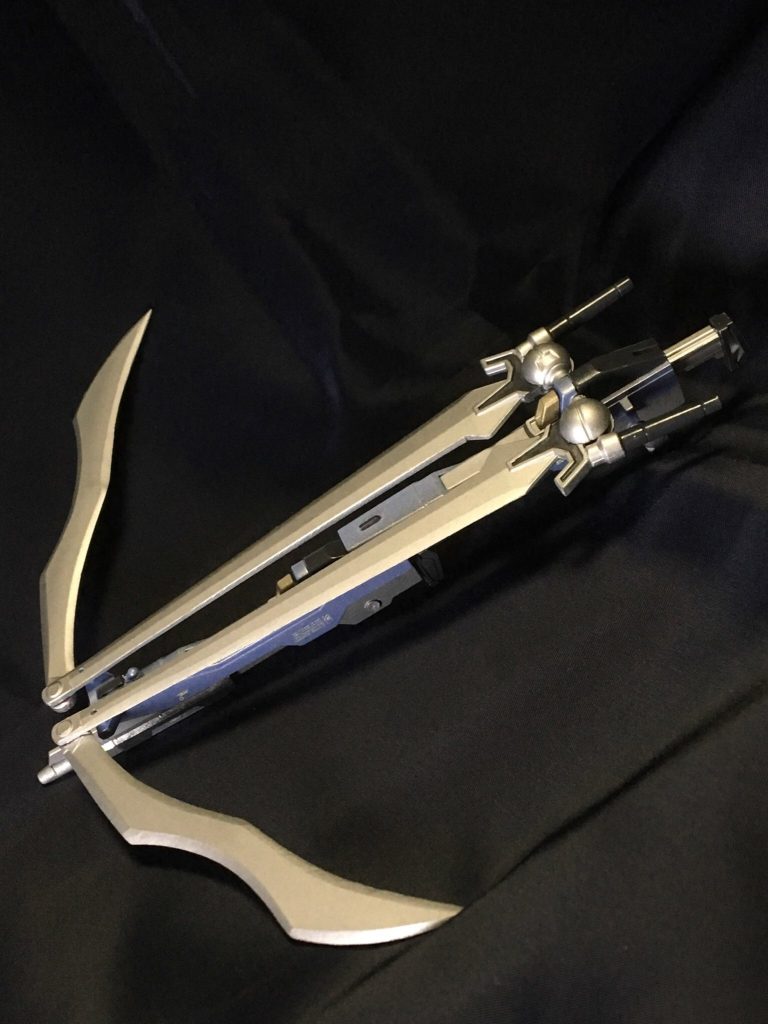 羽根と腰に付けてる武器は合体してボウガン型の武器に出来ます。