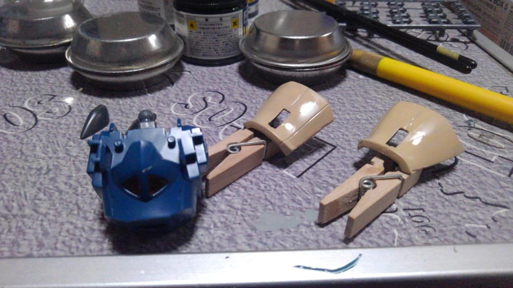 結局濃い部分が原色のタンカラーになったんだけど、正直色が薄いところをグレー混ぜたタンで塗ったのは怪我の巧妙である。正直先走って暗い色を塗ってた気がする。