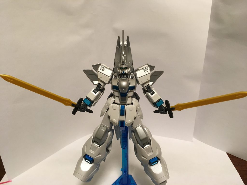 双剣:マナナン・マクリル
超硬度素材で作られた両刃の双剣。取り回しがよく防御にも向いている。