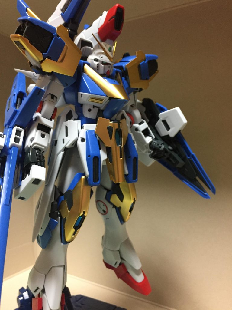 一部フレームなんかは強化されたみたいですが、下半身のパーツは昔みたいに少し緩めというか、アサルトバスターのパーツ付けてポーズ取らせてたら片足の股関節のボールジョイントが外れてポロリ。
ヾ(๑╹◡╹)ﾉ