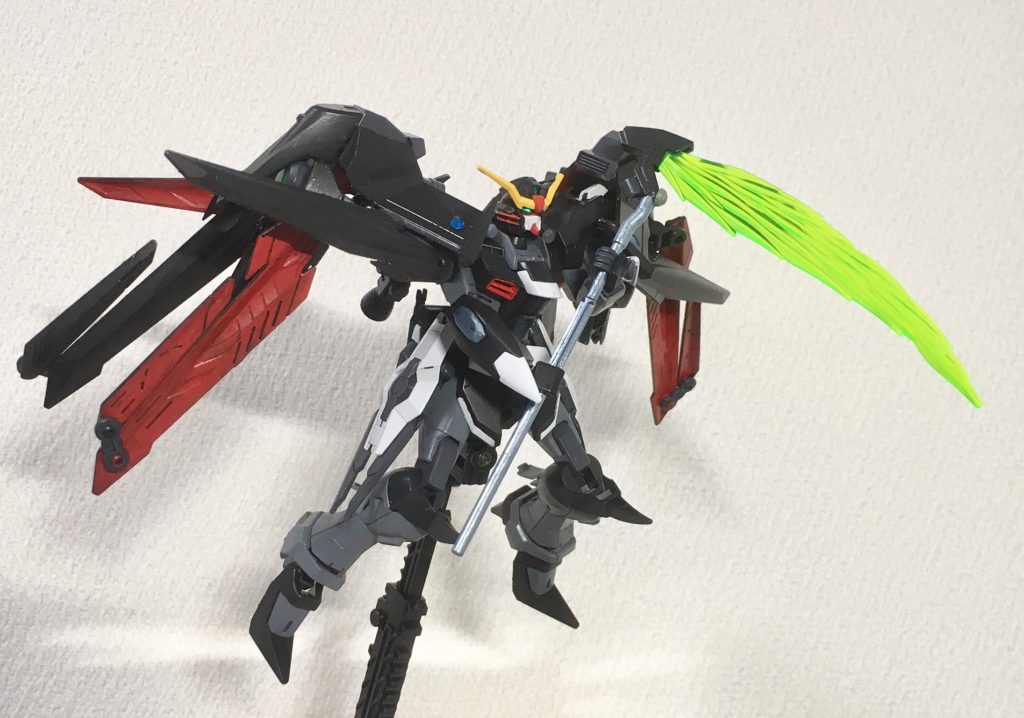 アクティブクロークを装備しててもある程度は腕を動かせます。