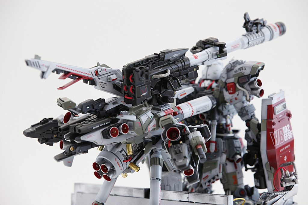 フルバーニアン・バックパックシステムを背負うことにより高機動を実現。