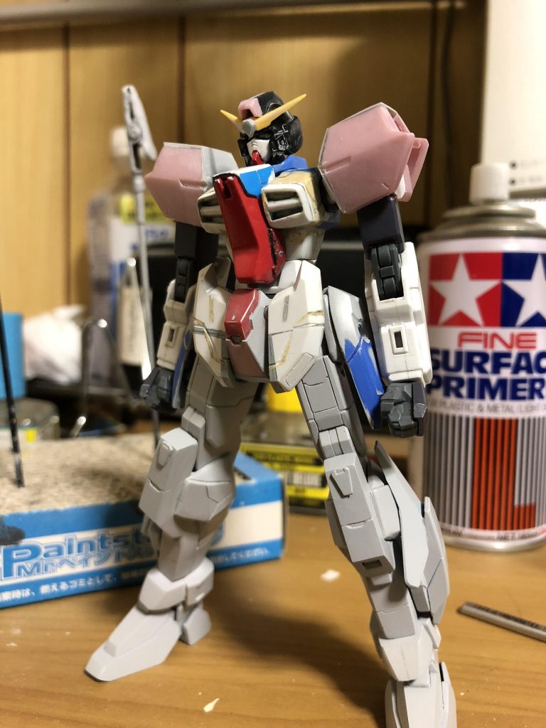 【頭部】頭部はセラフィムとヴァーチェの頭頂部カメラをミックス
アンテナ中央部はプラ板から制作してます
フェイスはラジエルから
【胸部】
クロスボーンガンダムを芯にしてガンダムラジエルとミックス
後にコックピット部をダブルオーダイバーから移植してます