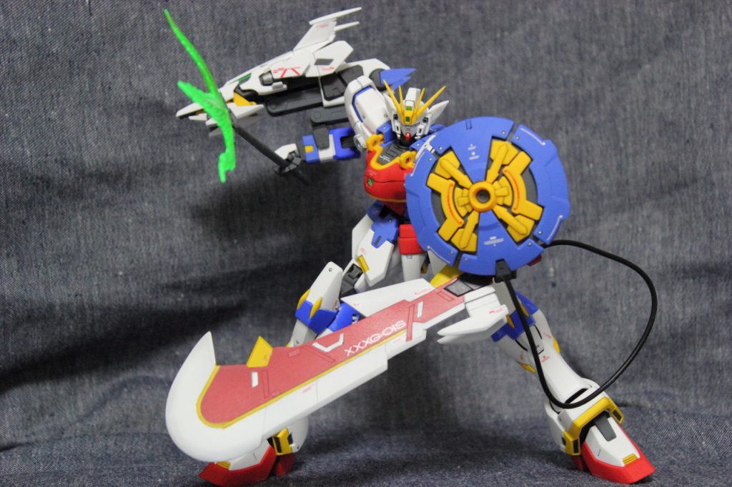 付属武器同様、グリップに持ち手用の穴を開けてあるので保持は問題なし。