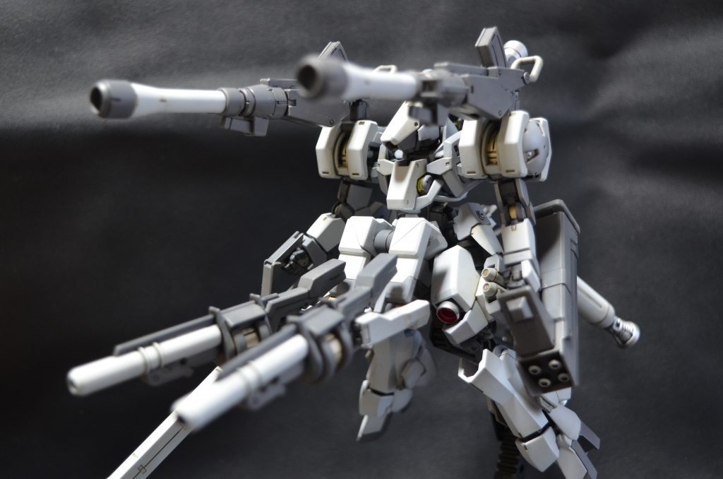 ここからは高火力形態での敵艦強襲時の手順を画像で紹介
■その1
敵艦隊に接近して、両肩キャノン砲からのナパーム弾、サブアームのグレネードから酸性榴弾を発射し、敵艦のラミネートアーマーにダメージを与える