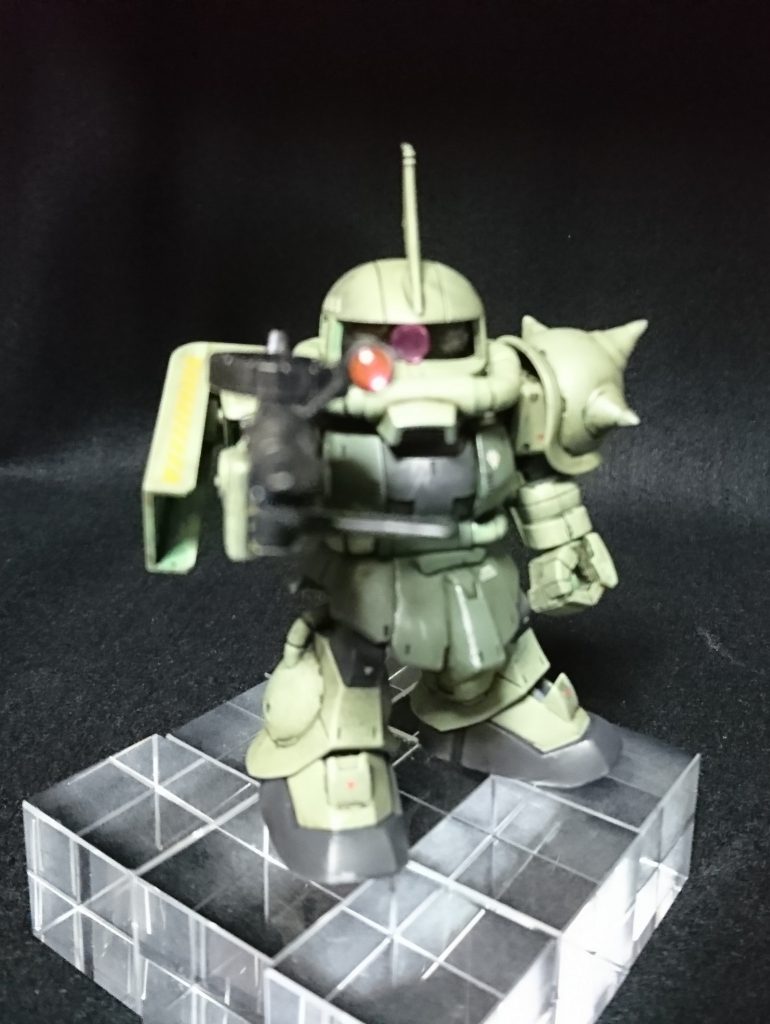 付属のシールの上にHアイズを貼りました