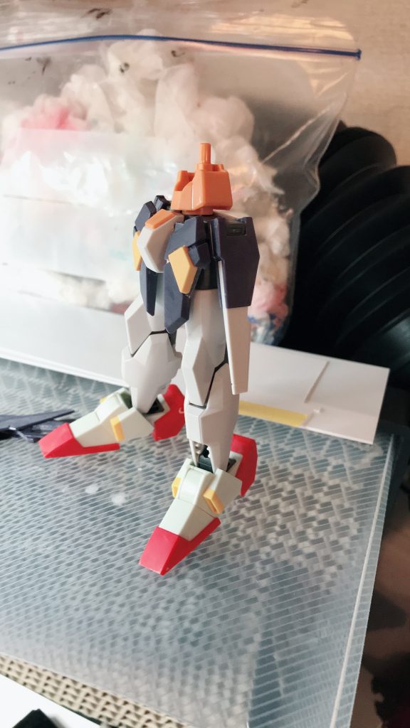 ベタ足が好きなのでZZの足を採用。サイズ感全く合いません笑