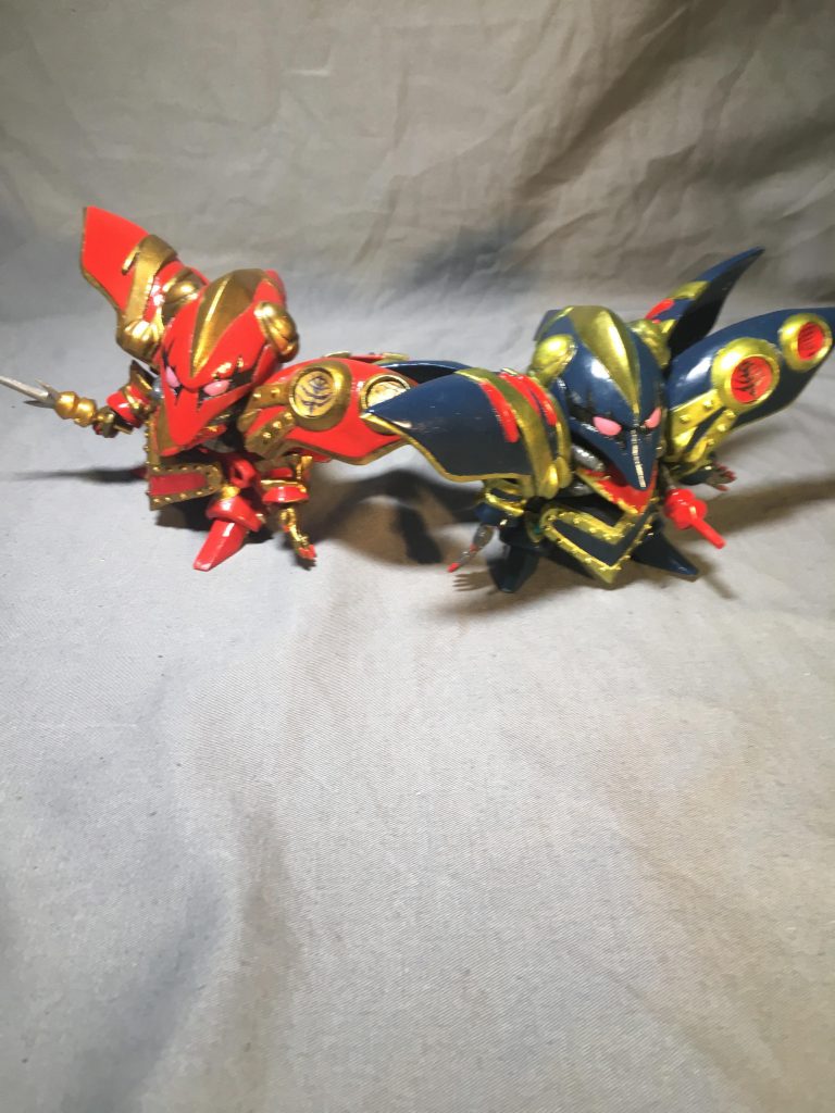 玖辺澪と玖辺禮です。二体でカメラにギリ収まるくらいバインダーデカいです。この二体は初の自作ガレキです。自作ガレキは一つの目標だったので叶えられて良かったです。