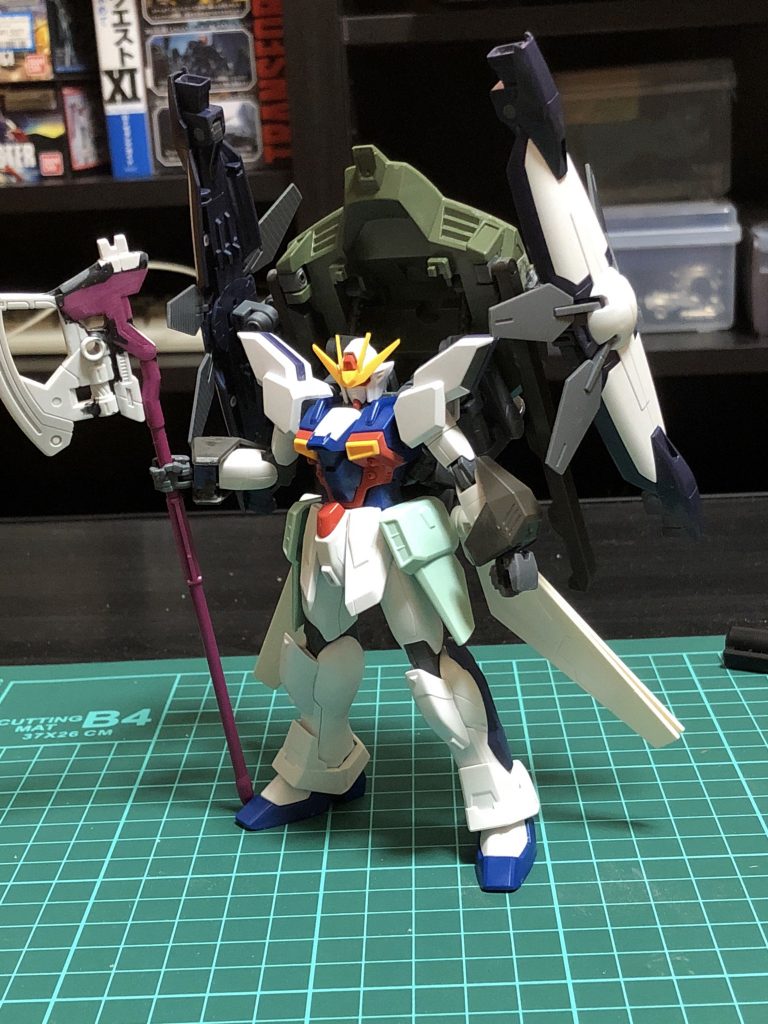 フォビドゥンガンダムの要素をさらに追加した状態。両腕のアルムフォイヤーはガンダムXの袖を移植して組めるように。