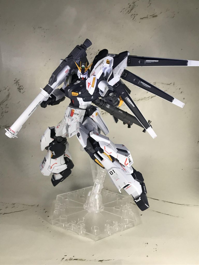 ハイパーバズーカ
アムロが大好きなバスーカですが、あちこち干渉して構え辛い…