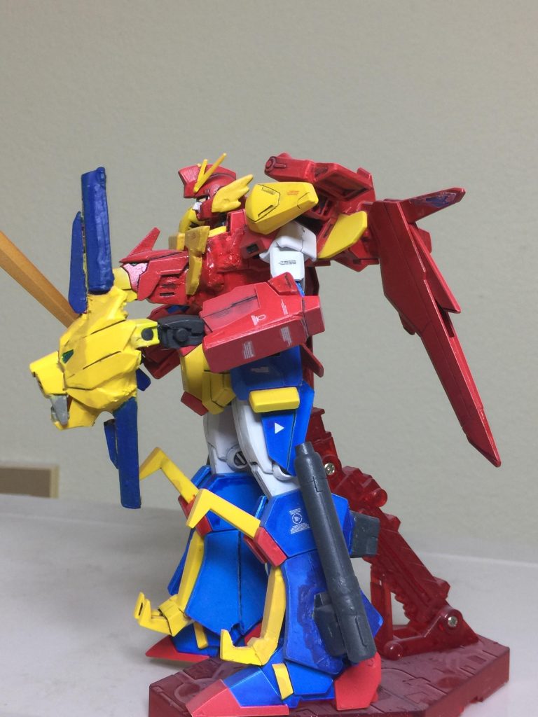 ファイヤートライオンの左斜めの
アピールショットです。
脚部分の前側 武装トライクローは
素組みの時点で 部品を破壊してしまい
左脚のトライクローは 爪2本に
なりました。
また 足部分の横側 武装は
ファイヤーキャノンは
HG ZZガンダムの ダブルビームライフルを
加工して制作しました。