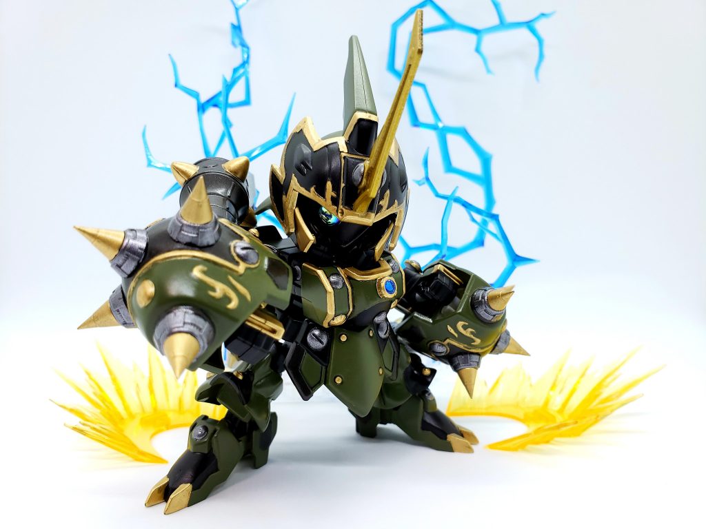 轟電形態。瞳が赤から光り輝く蒼へ。テンション高め。
帯電した肩鎧をナックルとしても使用する。