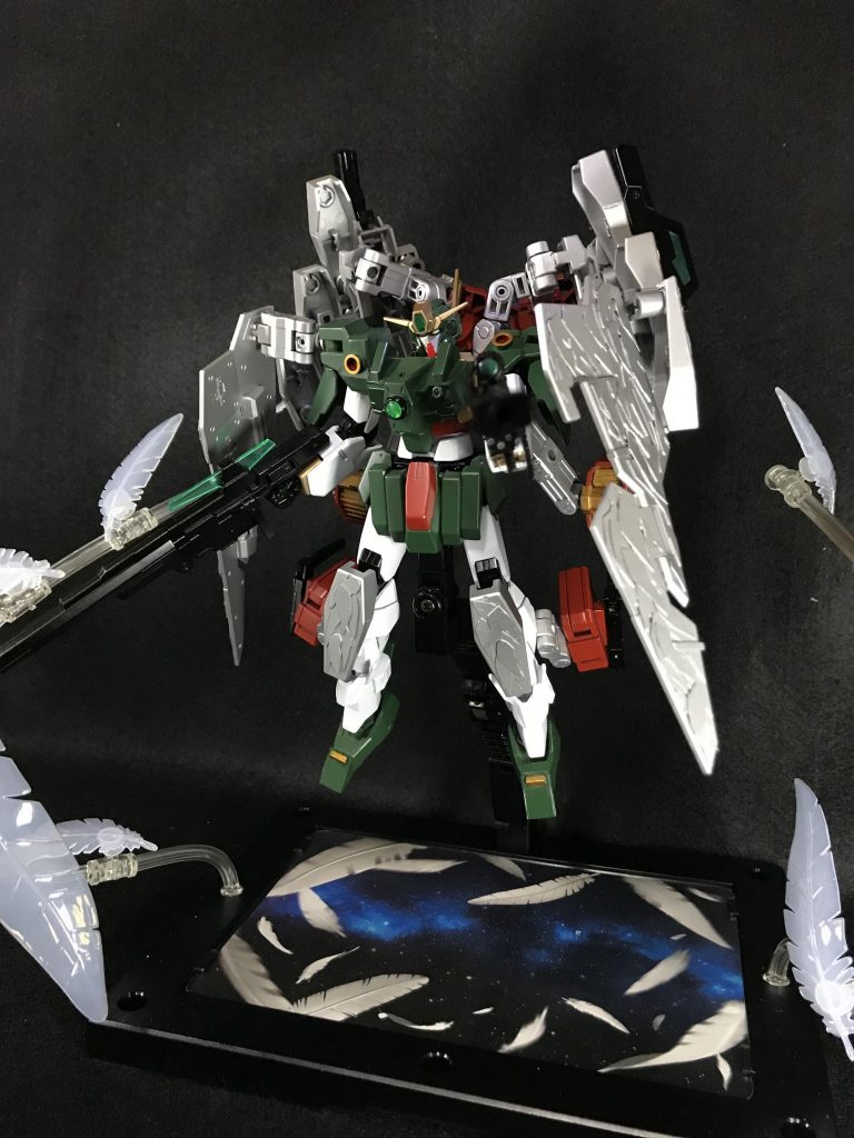 莫大な粒子を活用する為、GNスナイパーライフルには出力調整機能が追加され、狙撃距離を伸ばす他にも、照射される粒子ビームを太くする事も可能である。