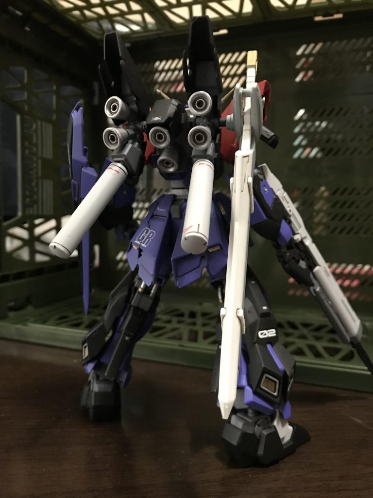 後ろ。
バスターソードを背負ってみました。