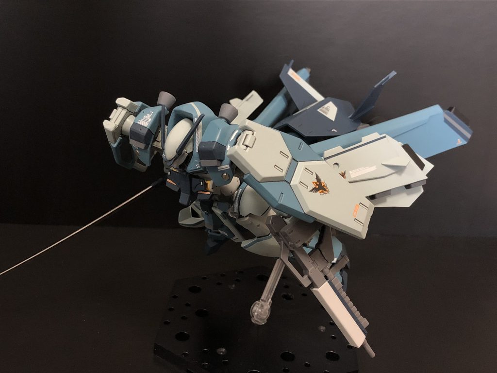 空間における作戦時間を従来機の数倍にまで延長でき、長距離での運用に十分対応できる。スラスターユニットは姿勢制御を格段に向上させるほか、地上で運用する際にはホバー走行も可能。
トレーン自体は比較的安価で製造は出来るものの、運用コストは高く、マイナーチェンジされた物を配備する計画も進んでいる。