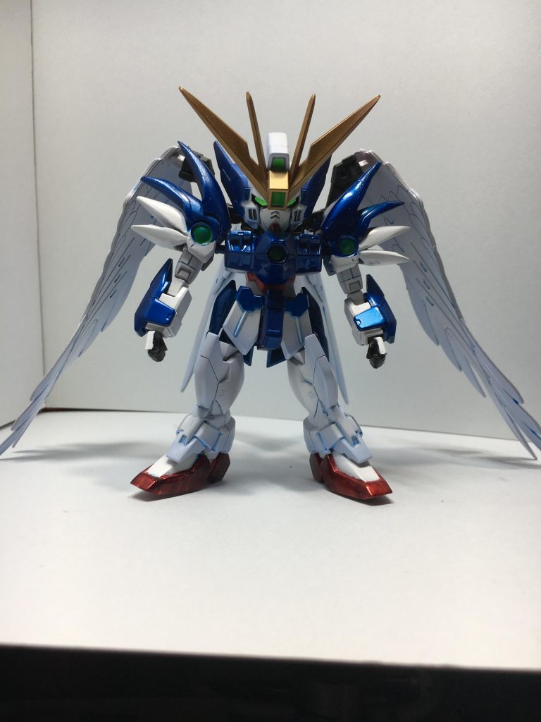 頭はEX SD、胸とアンテナ部分はGジェネ、あとHGのゼロカスを使用しました。上半身にボリューム欲しかったので SDの肩パーツを足しました。