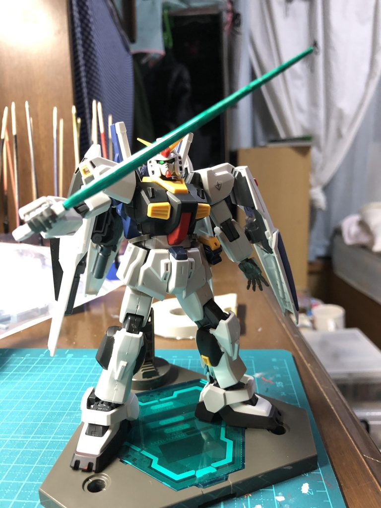 なんかのマーク2についてたサーベルと手が一体になってる奴使用してます。オリジナル機なのでビームサーベルの色も好みの色にしてます！