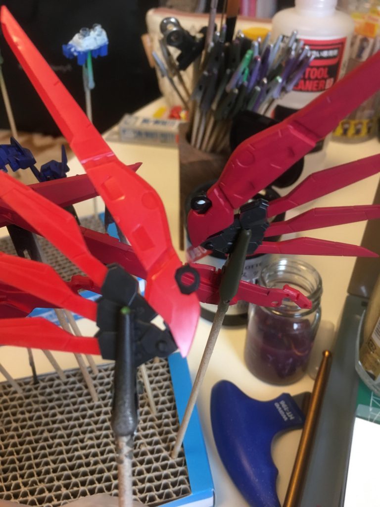 左側が素の色で右側が塗装した色です。
少し暗くしました