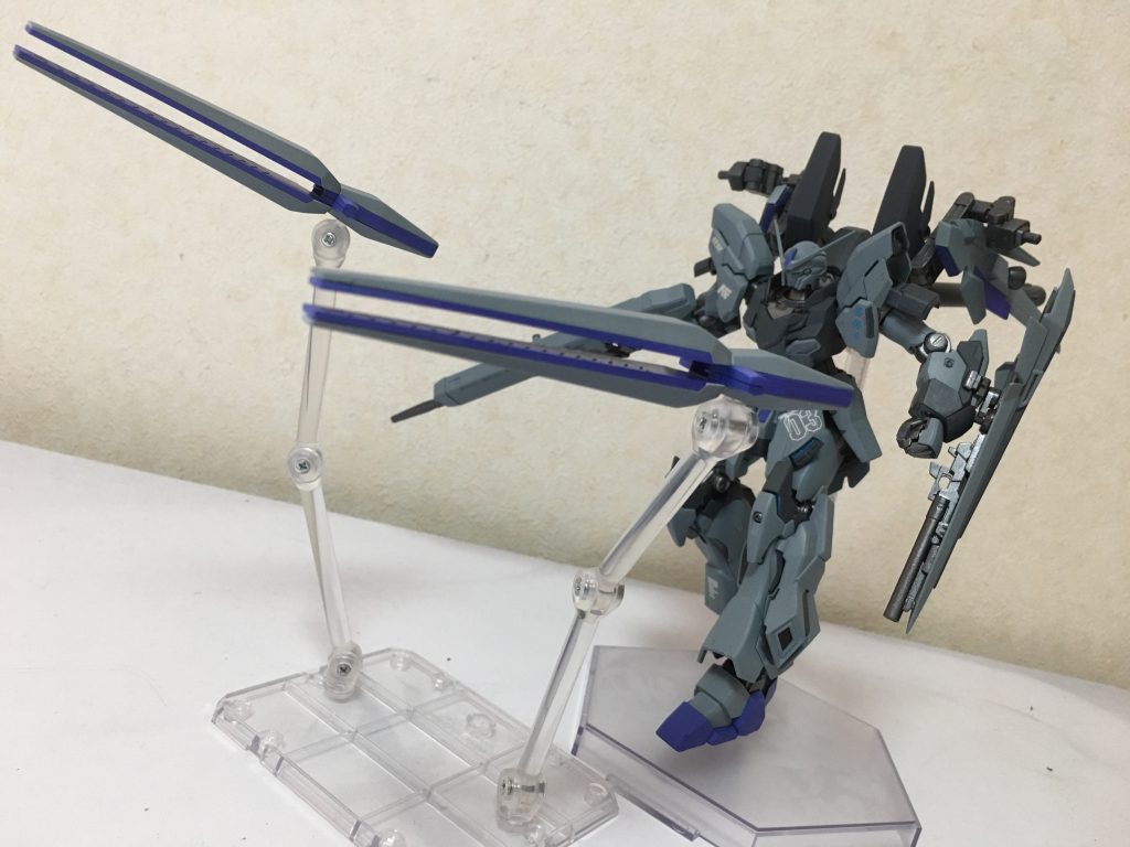 ・プロト・フィン・ファンネル
ガンダムデルタカイと同じ装備で、フィン・ファンネルのプロトタイプ。高い出力を持つビーム散弾を発射可能で、追加としてビームサーベル展開機能が追加され、敵を突き刺すことが出来る。