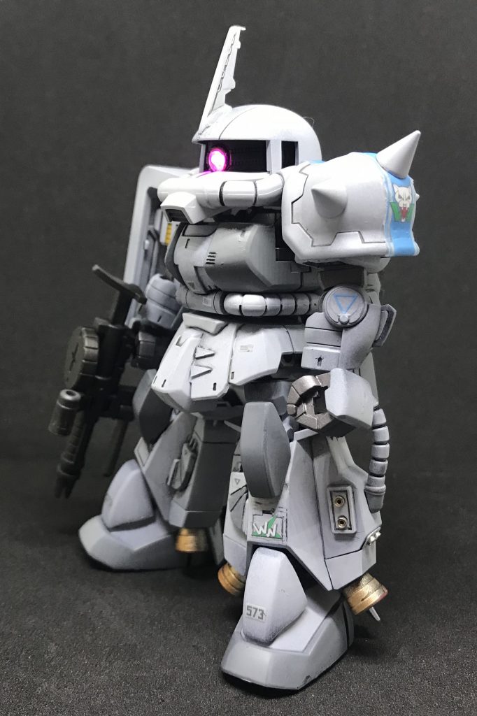 モノアイはLED電飾化しています。