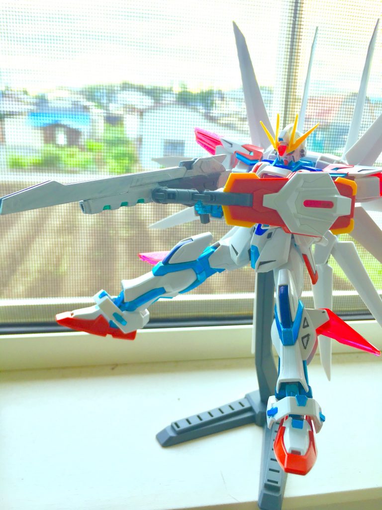 ウイングゼロ風に1枚。OVAの劇中ではろくに活躍できなかったスタービームライフルくんすこやで。