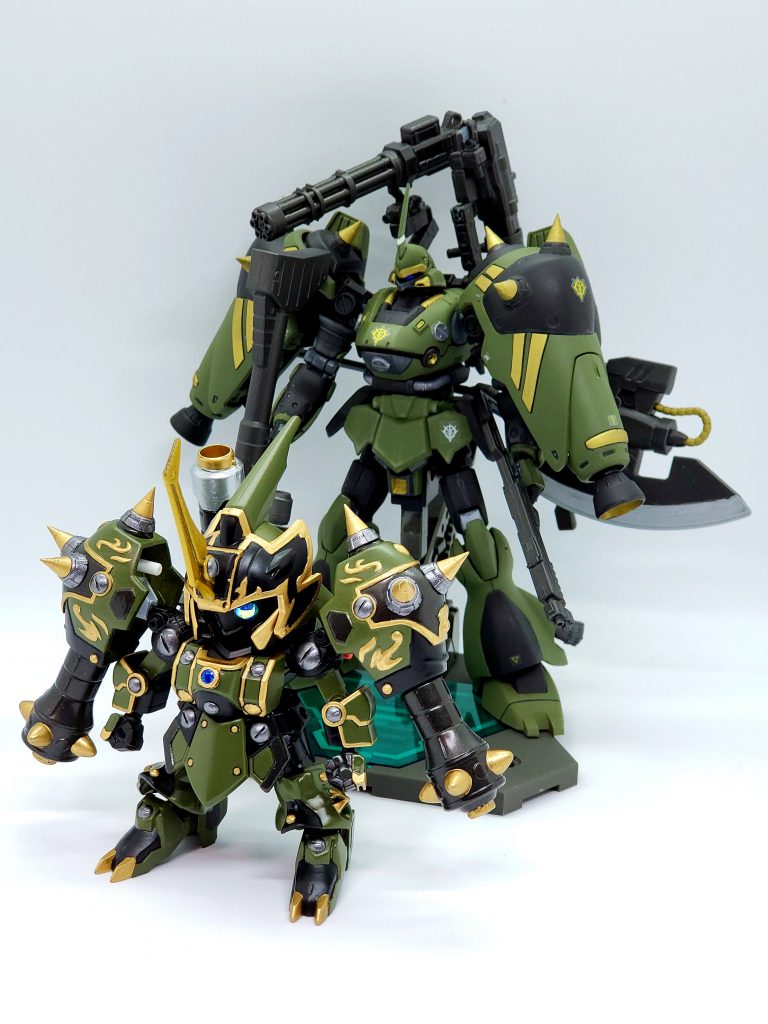 最後にモデルとなったケンプファー:ブリッツと並べて。
今回は色んな方にアドバイスを頂いて完成にこぎつける事が出来たので非常に感慨深い作品になりました。
やっぱりガンプラは面白い!