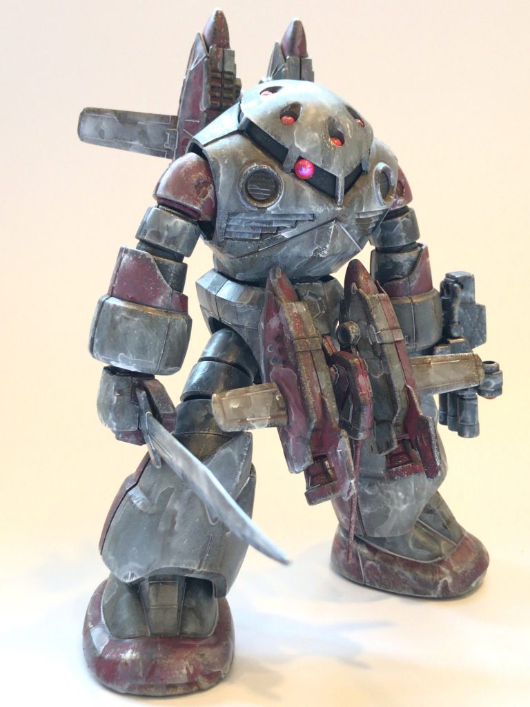 バックパックを２つ装備した高機動試験型ということなんですが、これはバックパック用に買ってきたビルダーズパーツのMSマリンにバックパックパーツが２つ分入っていたのでフロントに付けるのも面白そうだな〜と思ってつけました。その他の装備はグフ系の装備を付けて近接戦闘系のMSにしてみました。