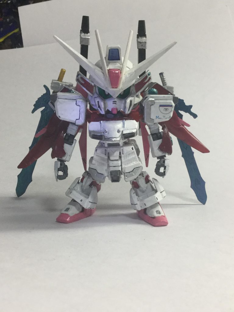 デスティニーインパルスに武乱守のアーマーを付けて純白武者になるみたいな感じにしたかったので赤を残しているところもあります