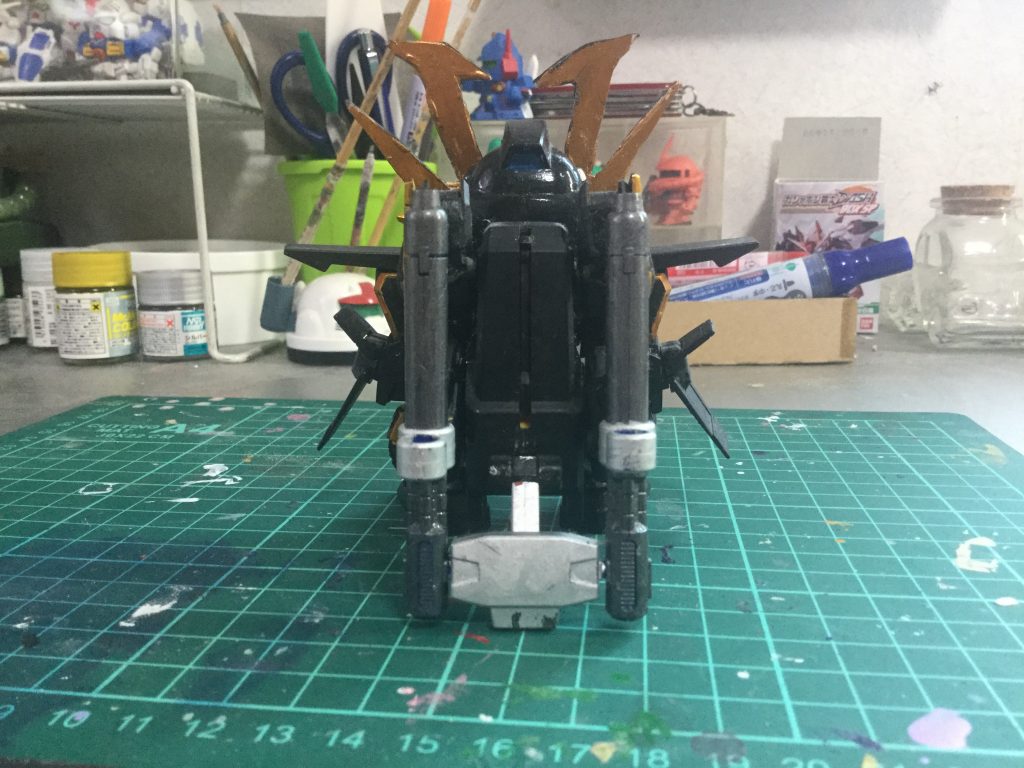 コンテナバック背負ってるみたいで可愛い!自立できないのでキャノンで支えてもらっています。