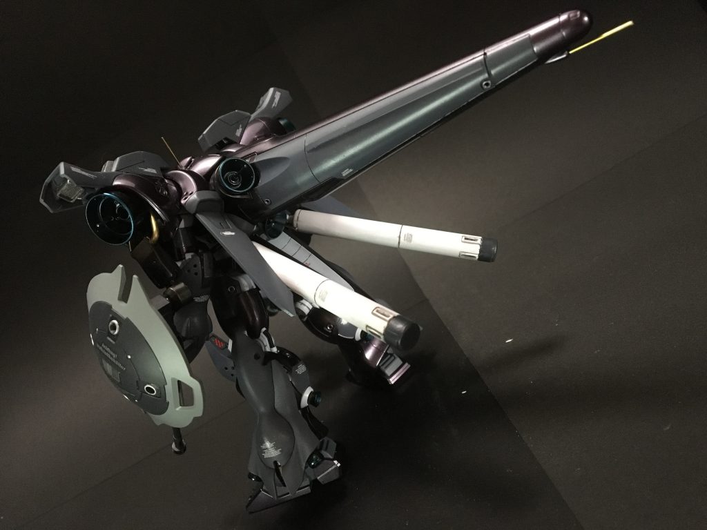 分離後は背部もスッキリする。補助ブースターやプロペラントタンクも使用後は切り離して廃棄することも出来るが、廃棄後はオルセットと再合体は出来なくなる。