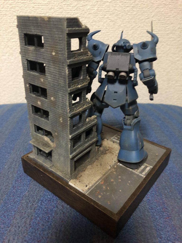 グフカスタム市街戦–5枚目/制作者：みつあき