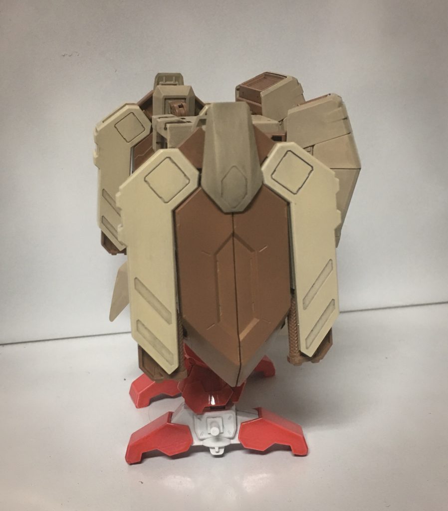 側面
新たに追加された大型シールド
フレキシブルなアームによってその位置を自由に変えマニュピレーターに頼らずとも広い防御可能面積を誇る