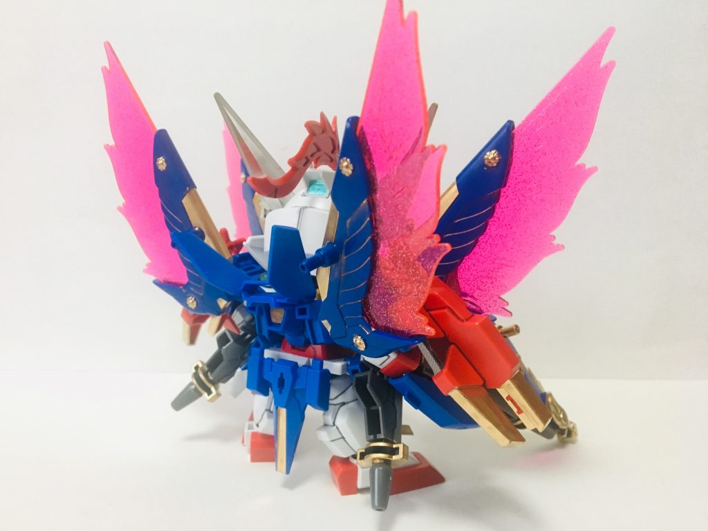 カスタム形態リア。二丁銃を前方へ起こし射撃する事も可能。