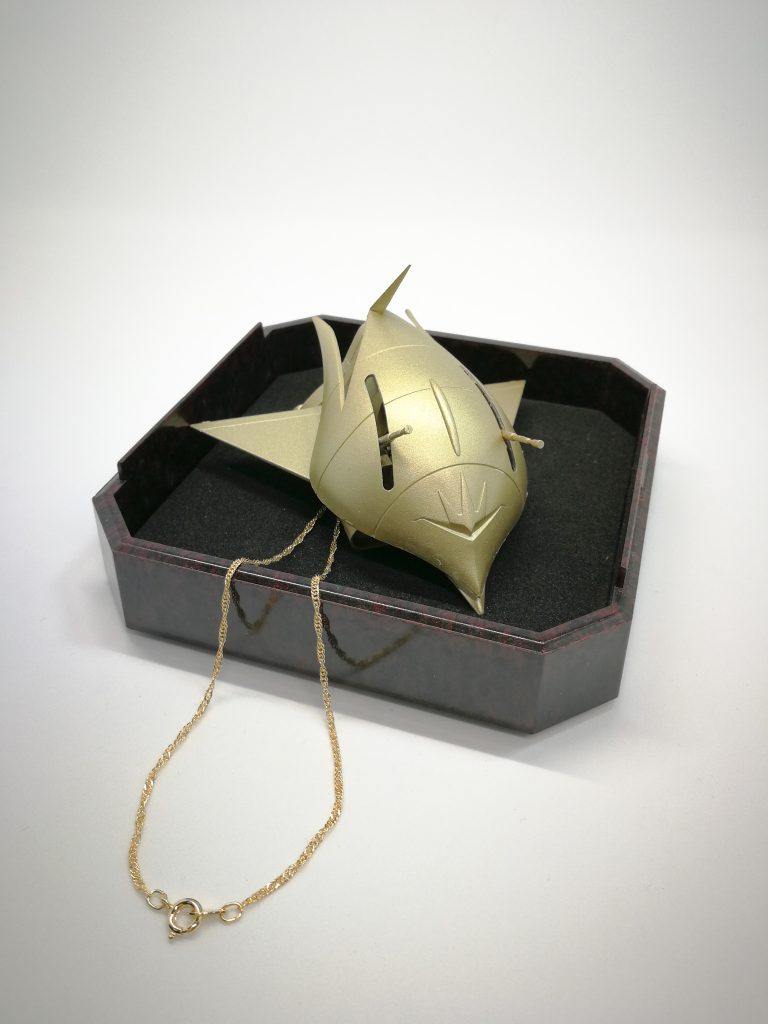 アクセサリーの箱でそれっぽく。
これでクリスマスプレゼントは決まりだ。
シャア*「ララァ、受け取ってくれ!」*